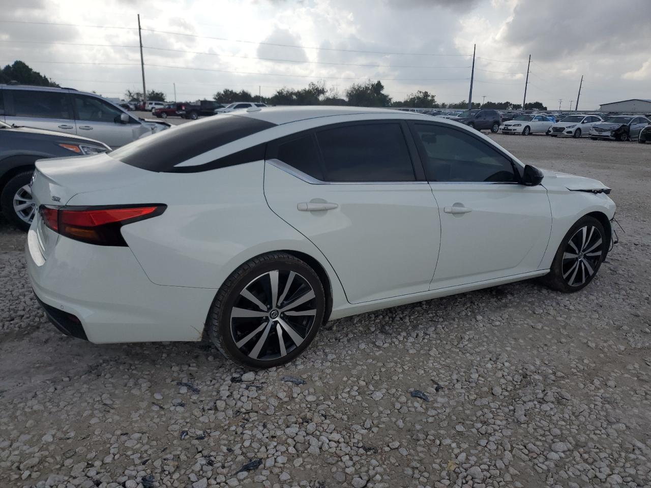 2020 Nissan Altima - Image 3