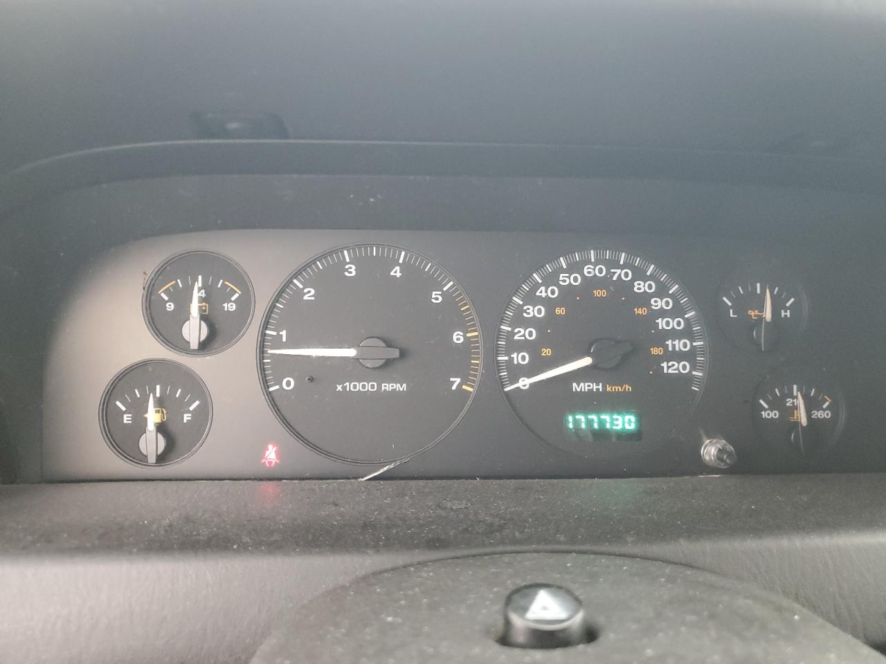 2004 Jeep Grand Cherokee - Image 9
