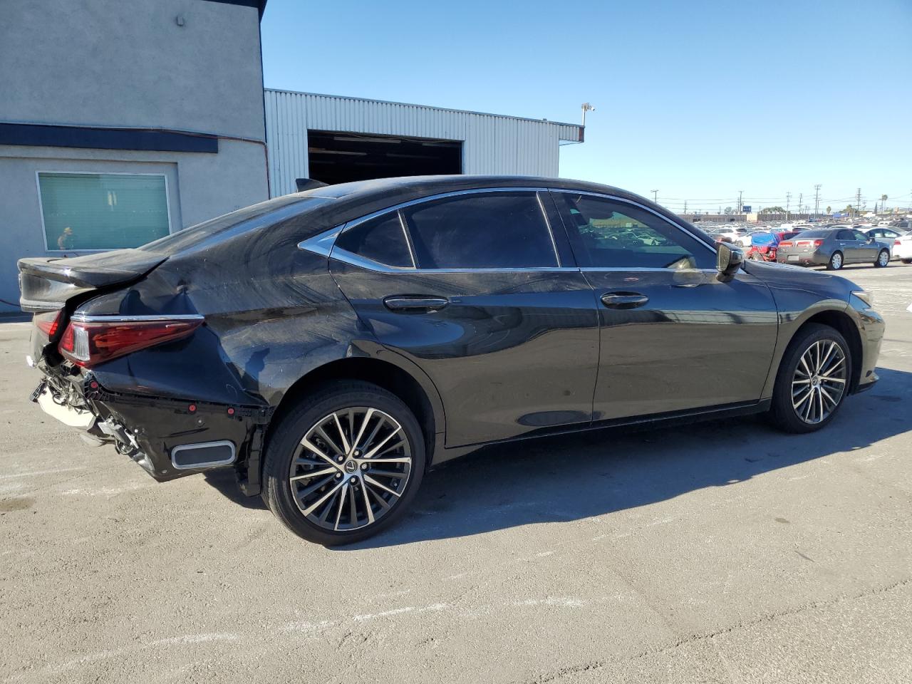 2024 Lexus ES - Image 3