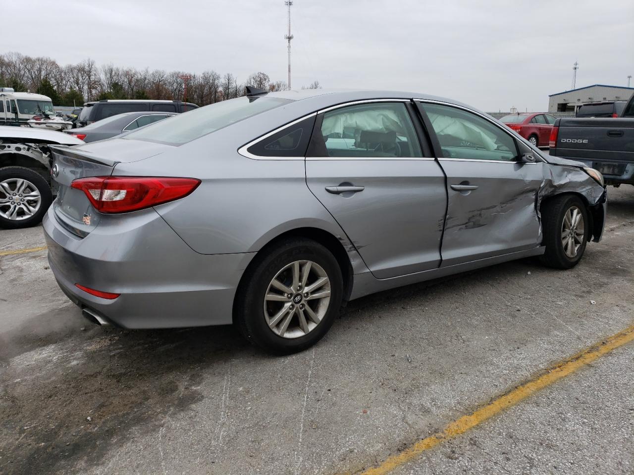 2016 Hyundai Sonata - Image 3