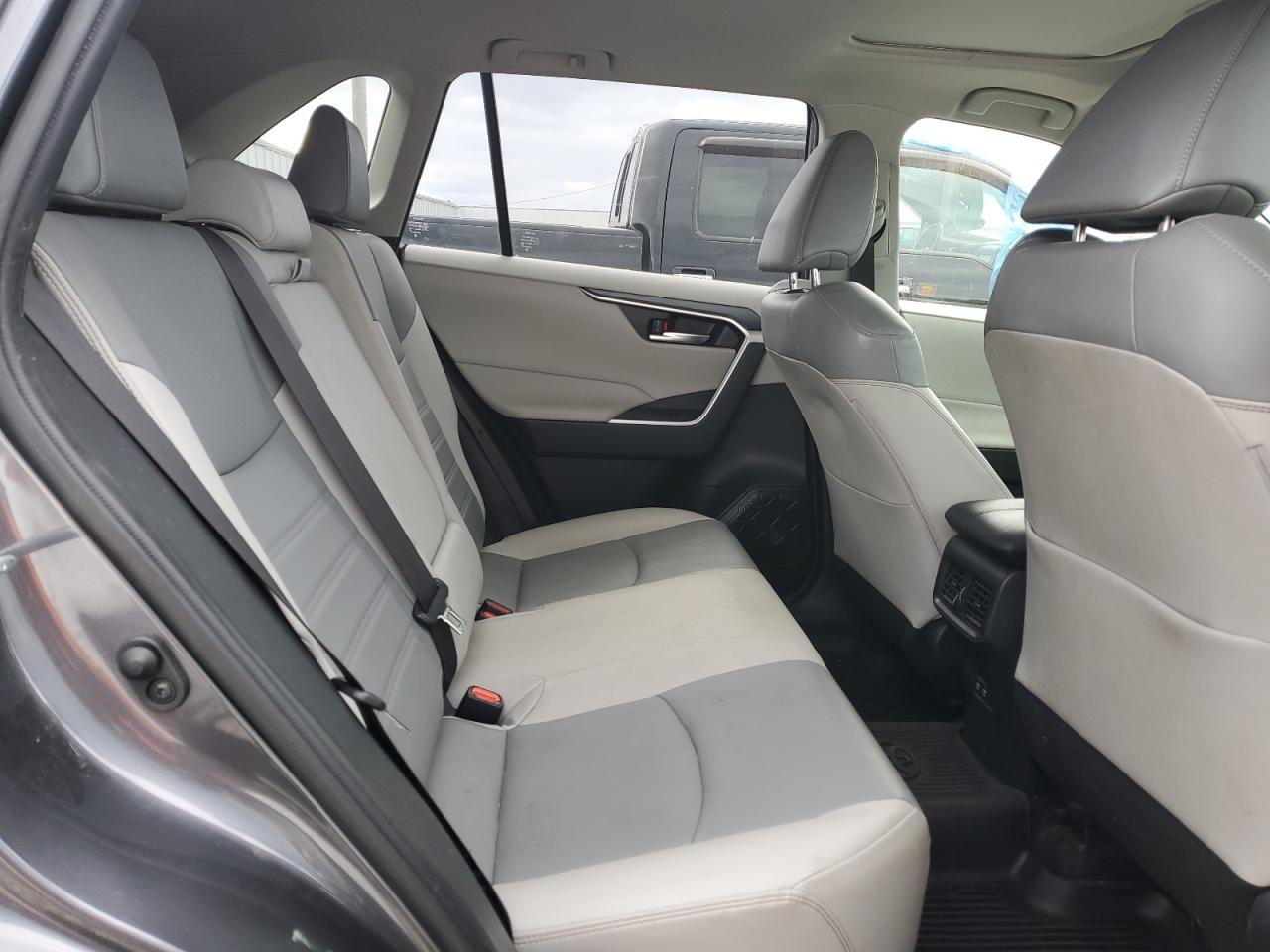 2019 Toyota Rav4 Xle Premium VIN: JTMA1RFV2KD027043 Lot: 81711444