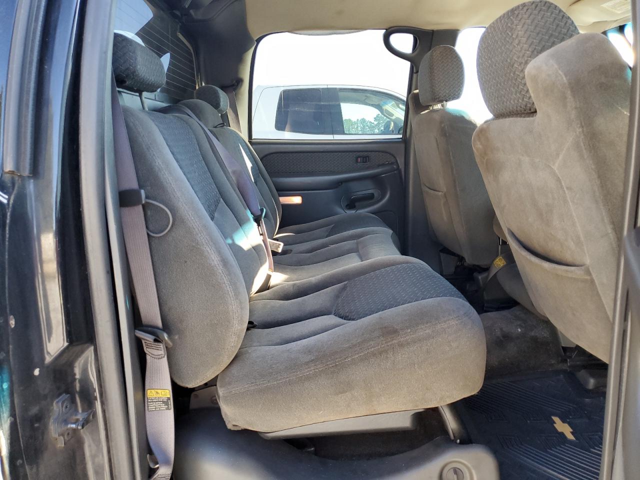 2003 Chevrolet Avalanche - Image 10