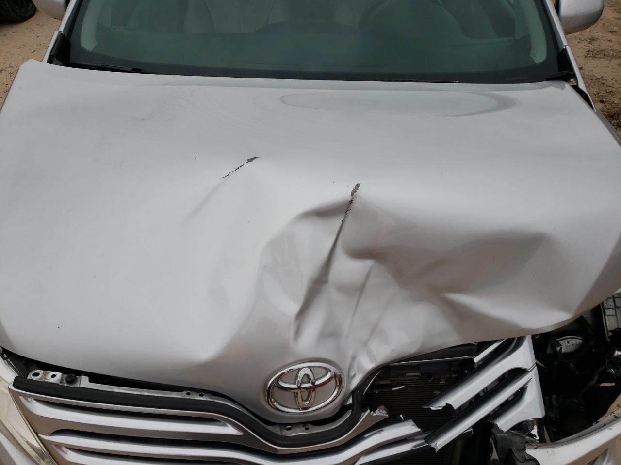 2010 Toyota Venza - Image 13