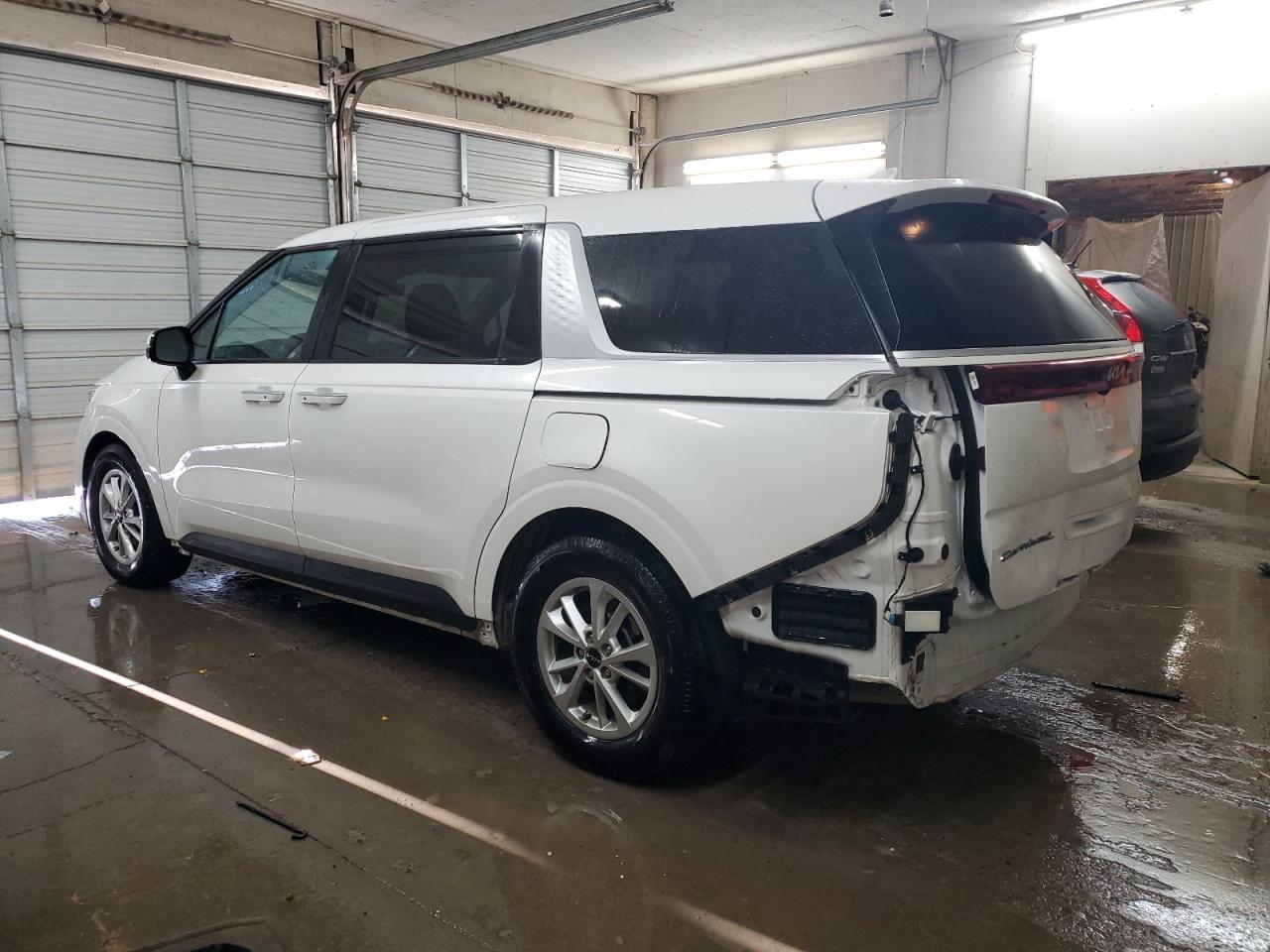 2022 Kia Carnival - Image 2