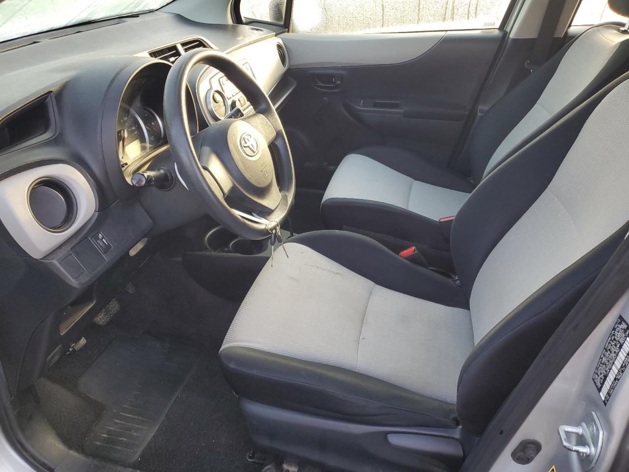 2012 Toyota Yaris - Image 7