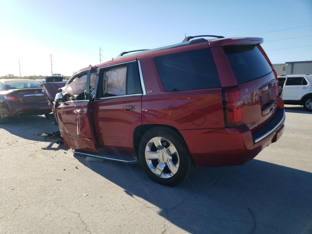 VIN 1GNSCCKC8FR306657 2015 CHEVROLET TAHOE no.2