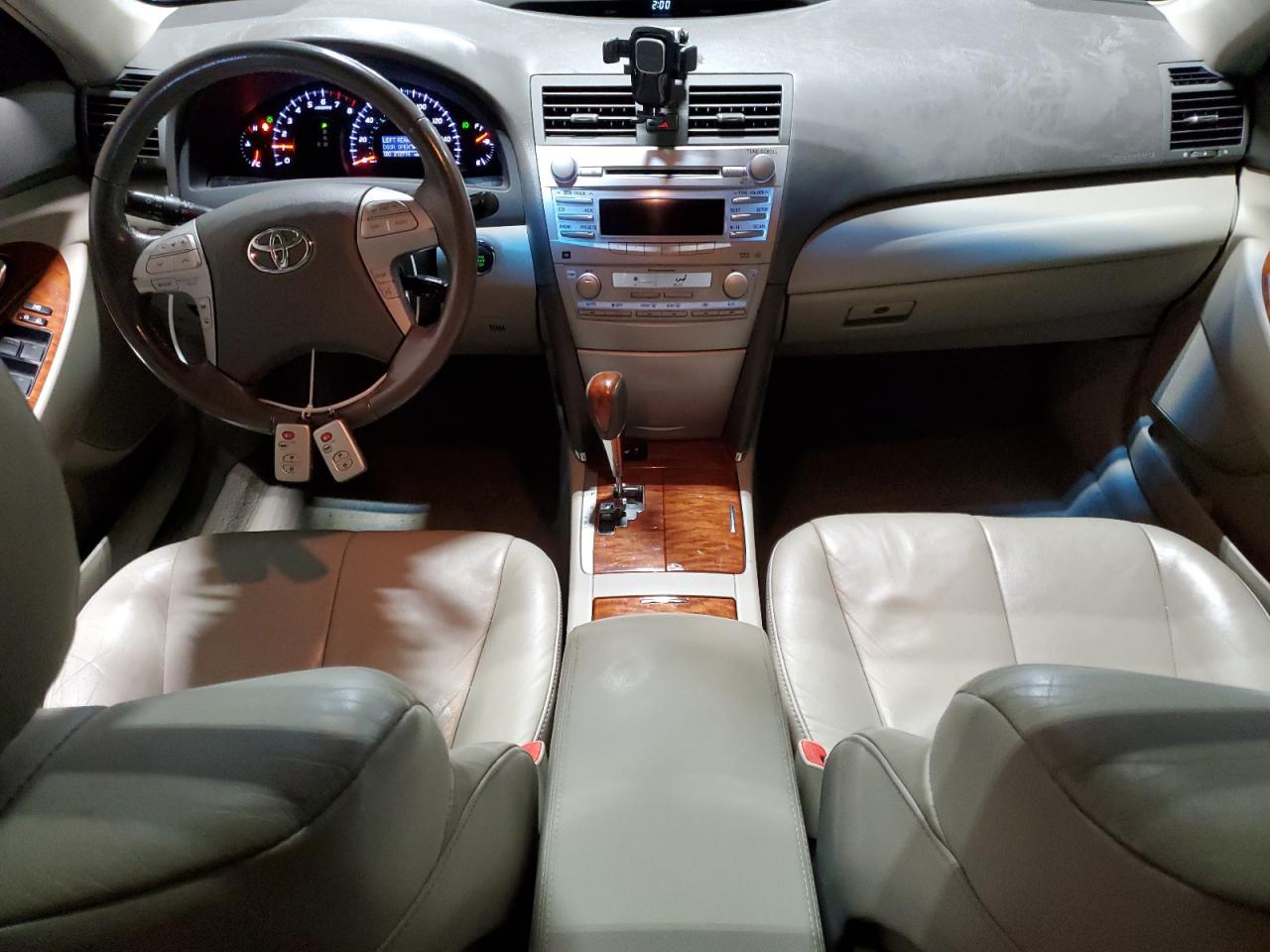 2010 Toyota Camry - Image 8