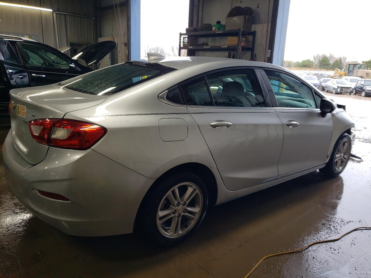 2018 Chevrolet Cruze - Image 3
