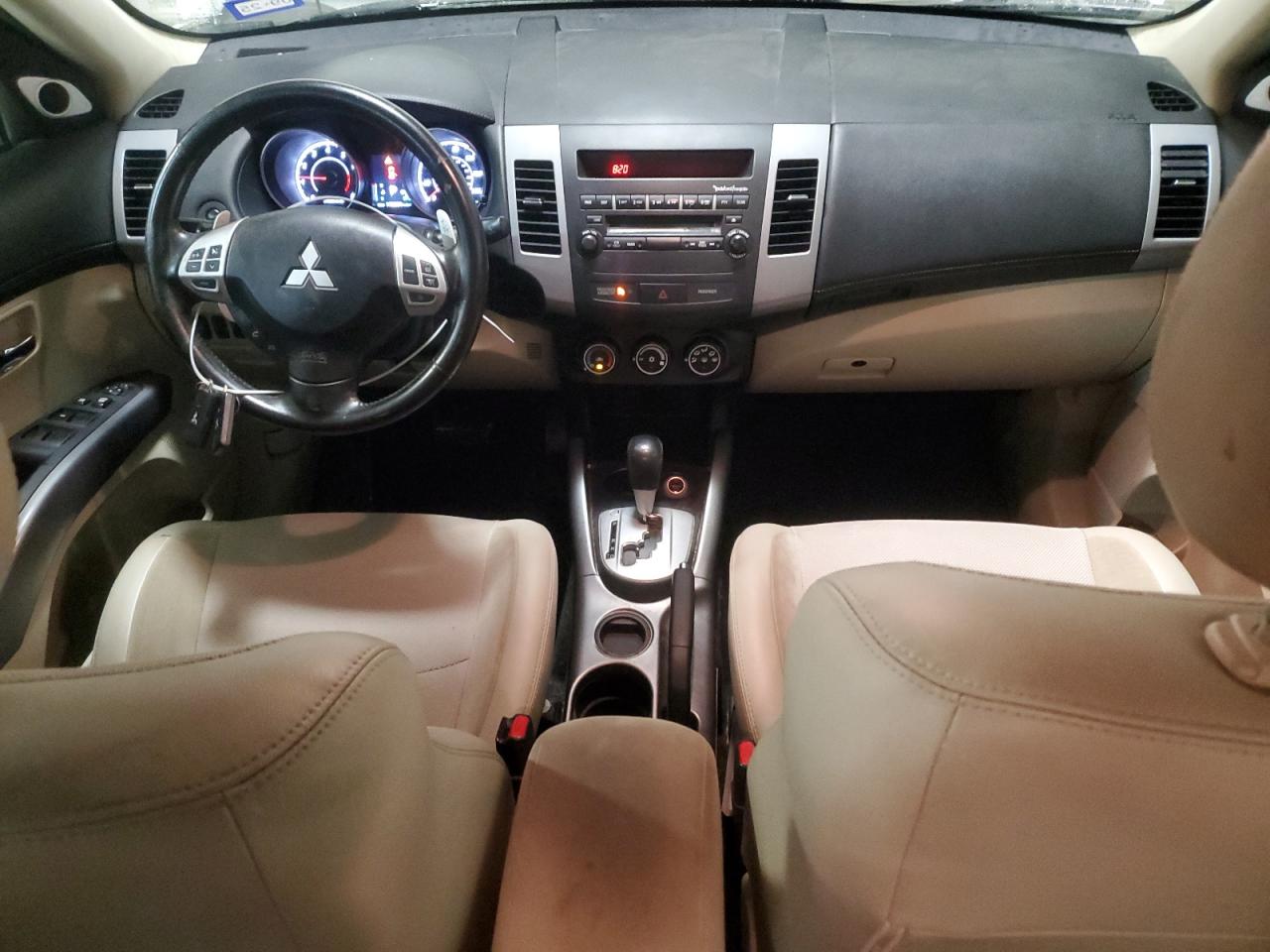 2012 Mitsubishi Outlander - Image 8