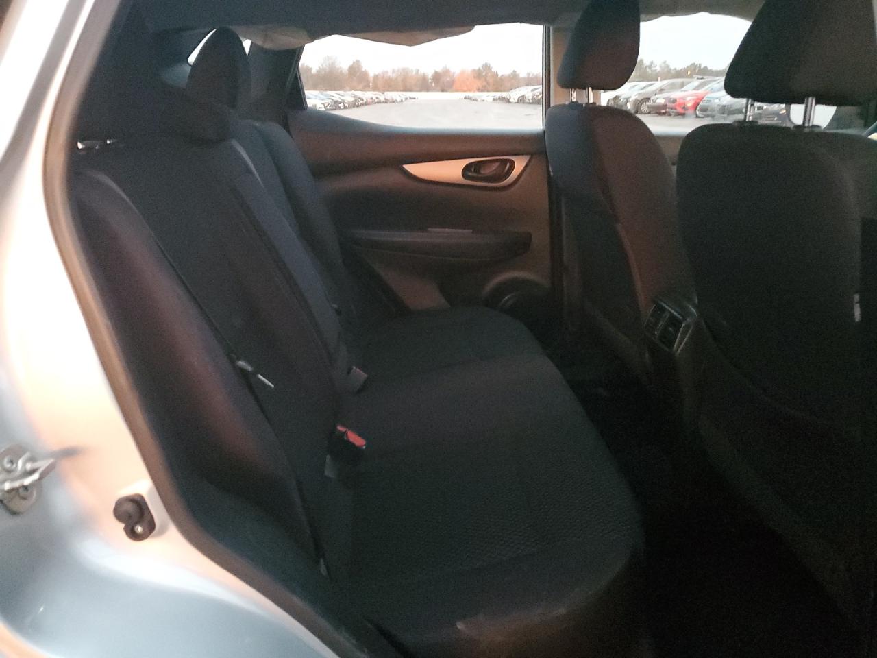 2018 Nissan Rogue - Image 11