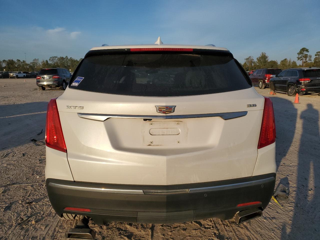 VIN 1GYKNERS7KZ198628 2019 CADILLAC XT5 no.6