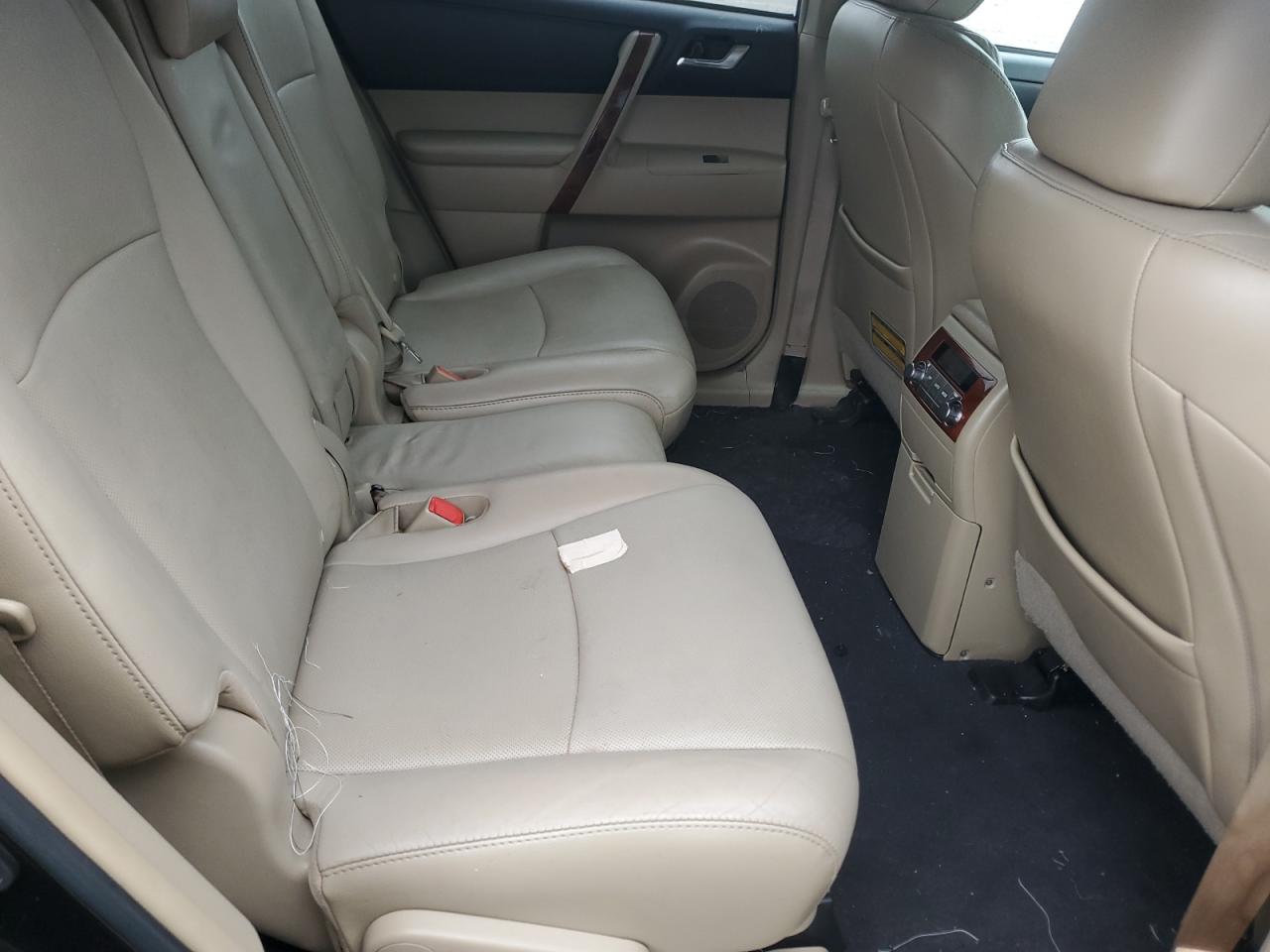 2011 Toyota Highlander - Image 11
