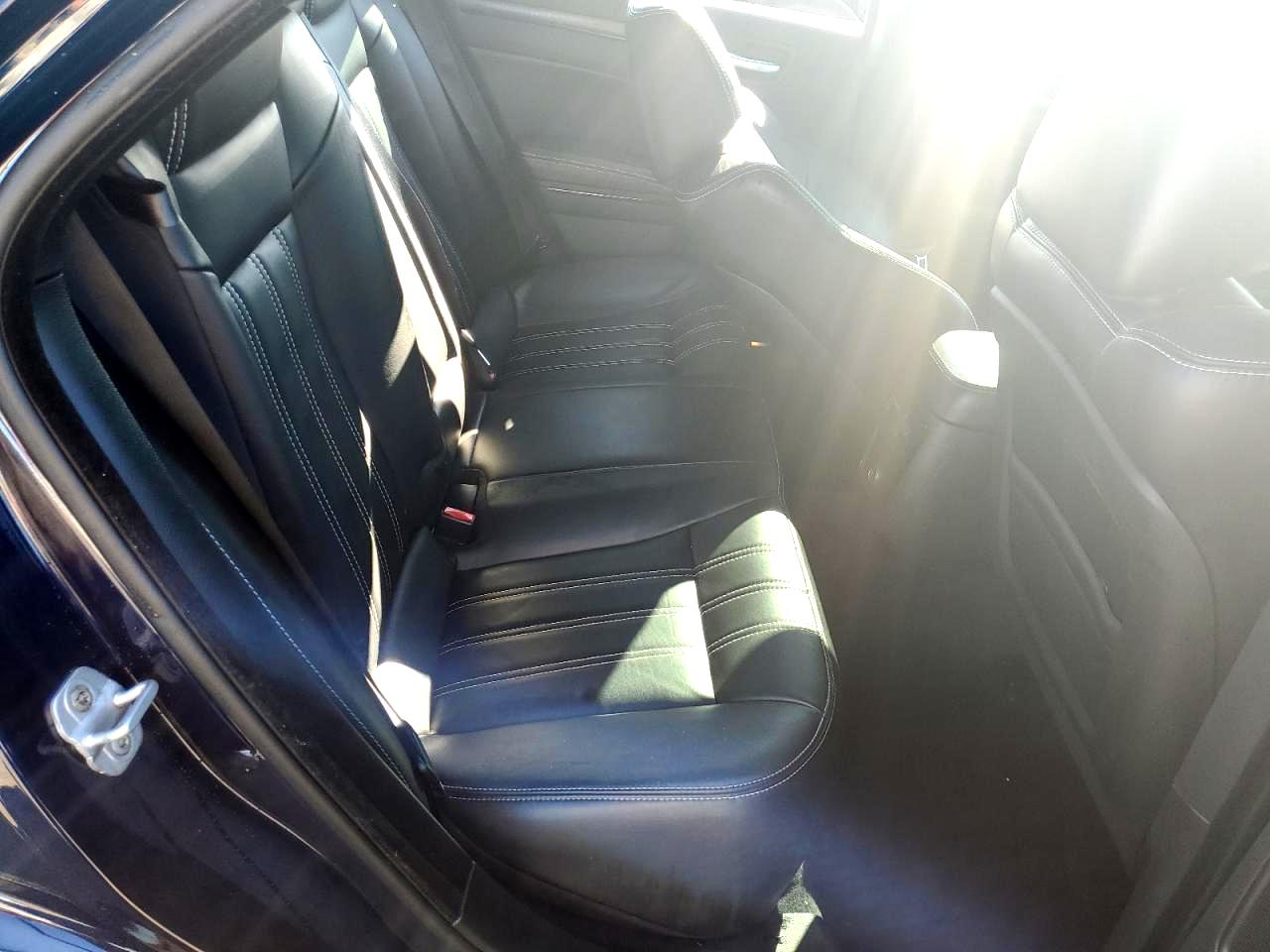 2014 Chrysler 300 - Image 10