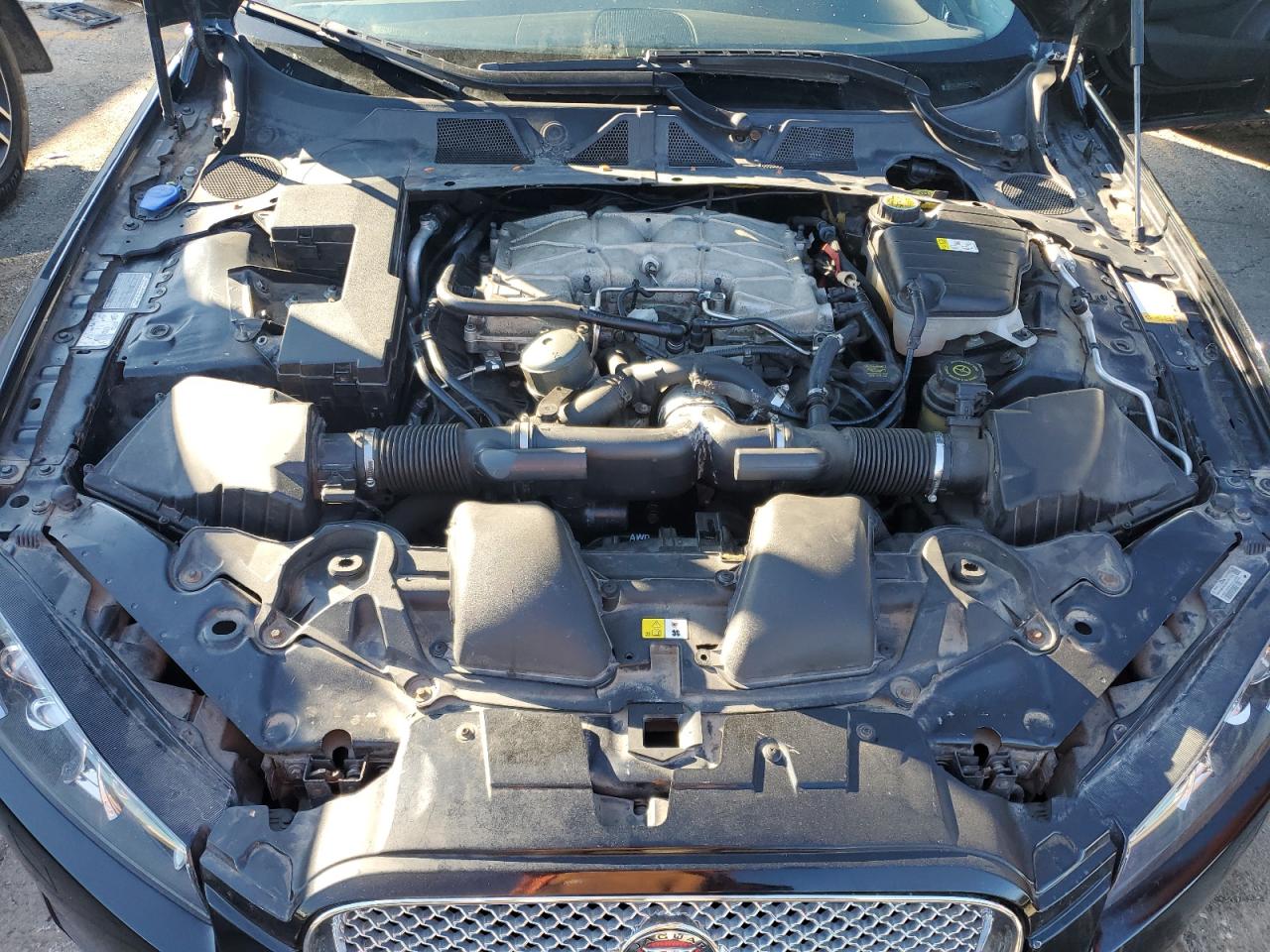 2014 Jaguar XF - Image 11