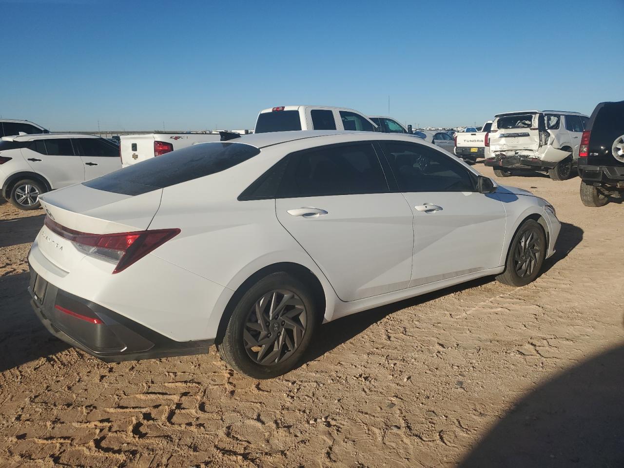 2024 Hyundai Elantra - Image 3