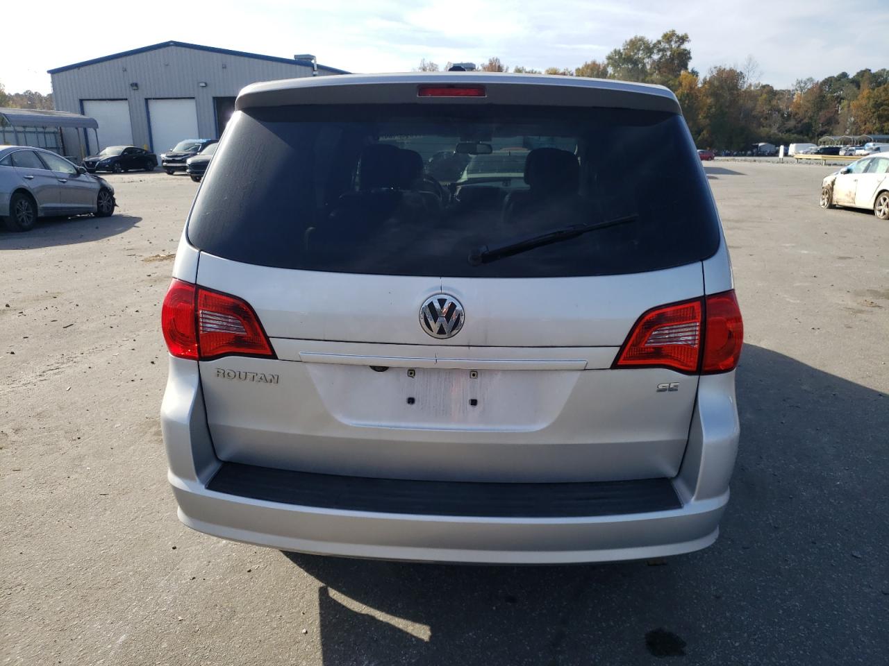 2010 Volkswagen Routan Se VIN: 2V4RW3D10AR322967 Lot: 79438404