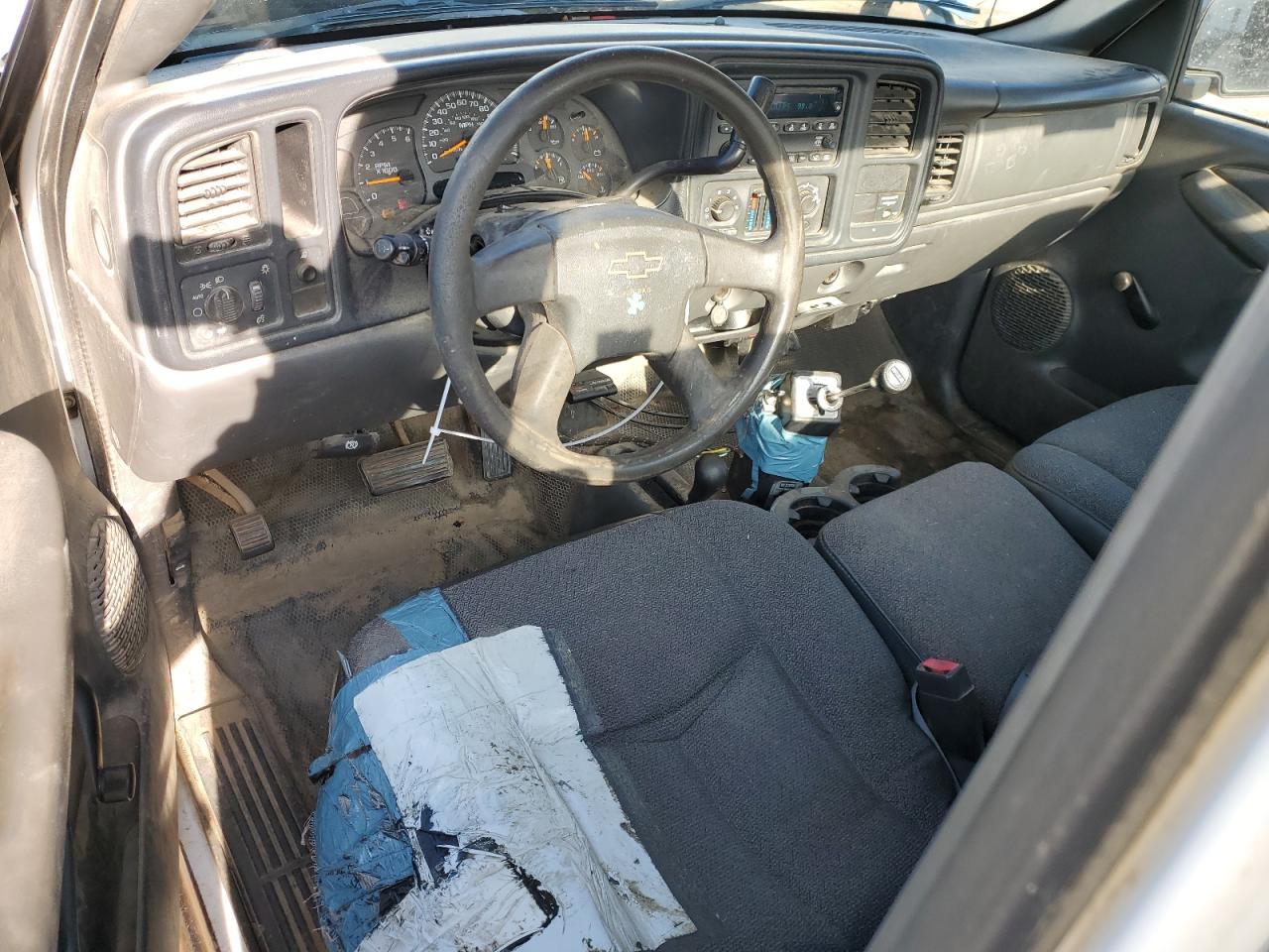 2004 Chevrolet Silverado - Image 8