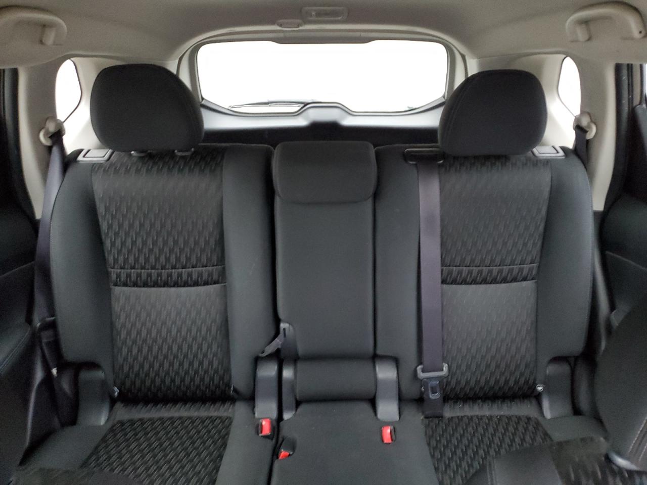 2018 Nissan Rogue - Image 10