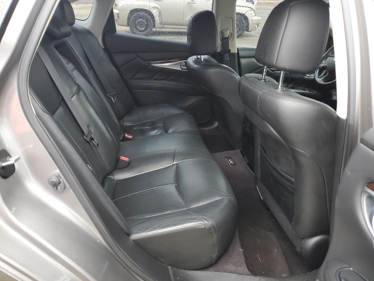 2012 Infiniti M - Image 10