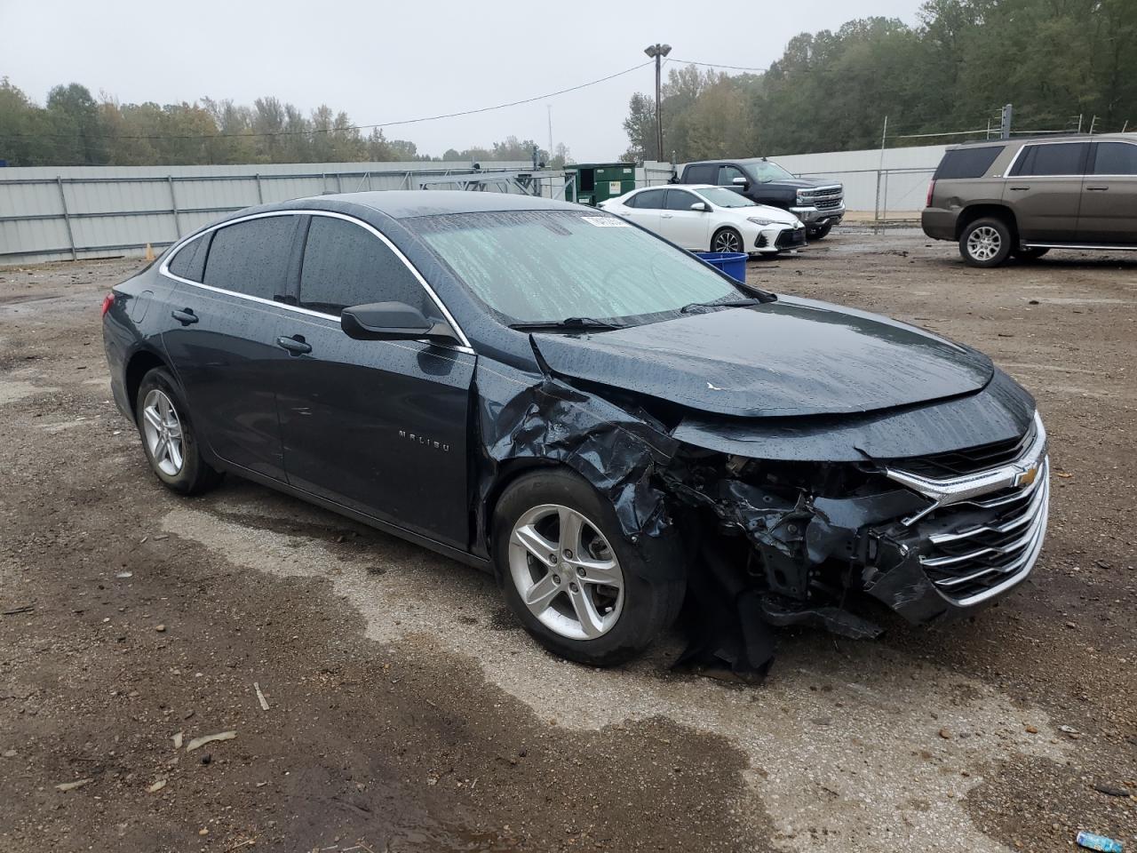 VIN 1G1ZB5ST8KF186076 2019 CHEVROLET MALIBU no.4