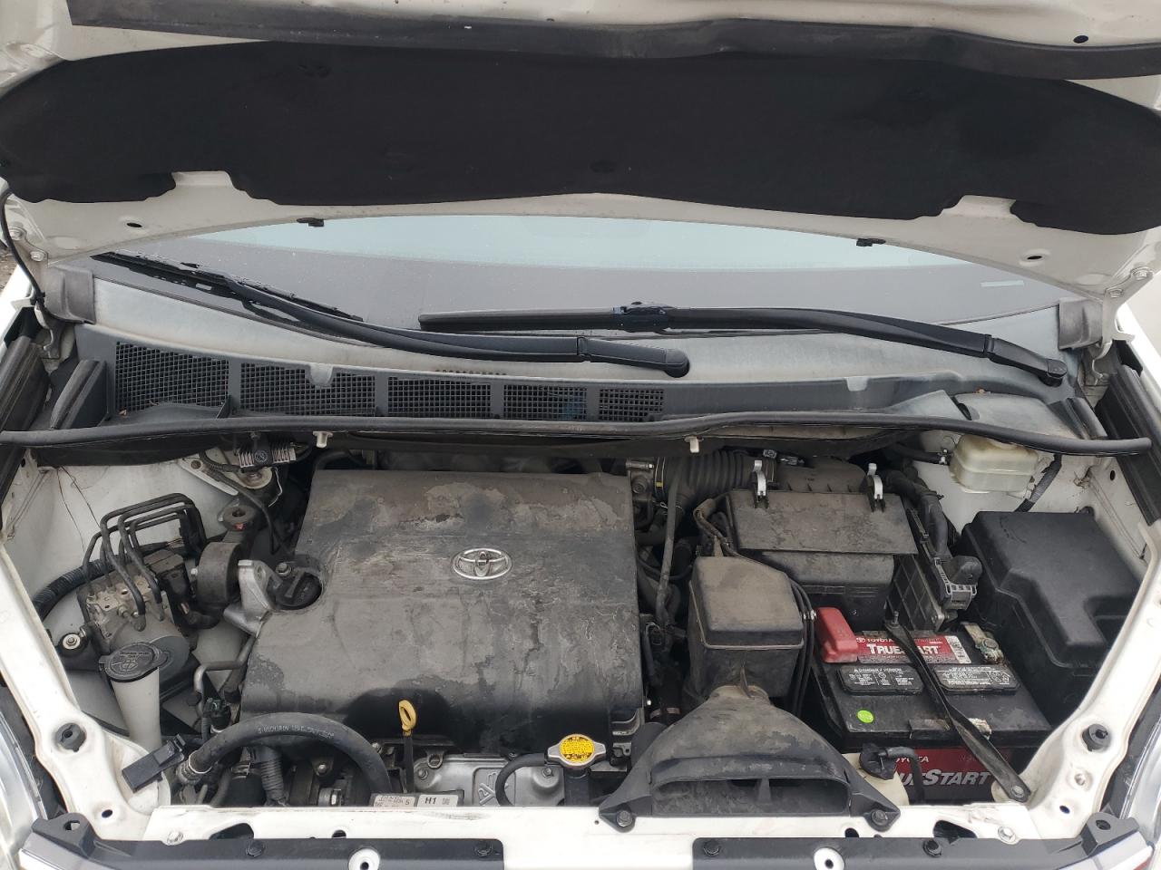 2015 Toyota Sienna - Image 12