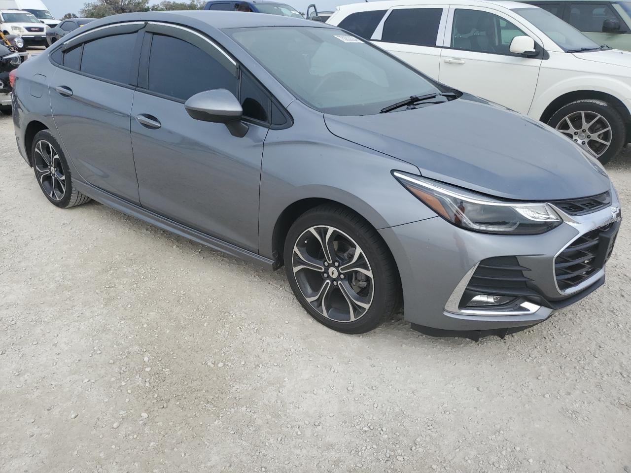 2019 Chevrolet Cruze - Image 4
