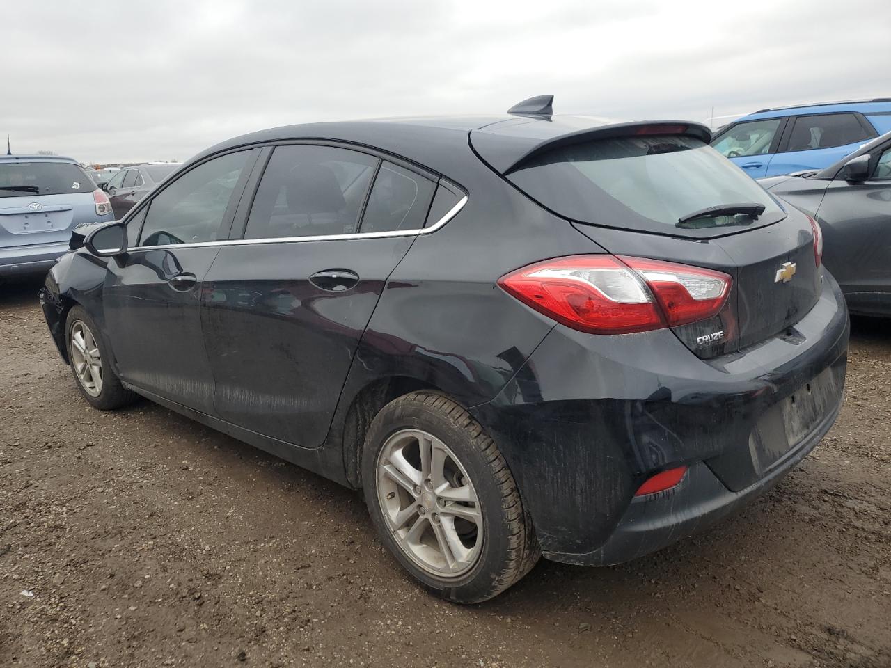 2018 Chevrolet Cruze - Image 2