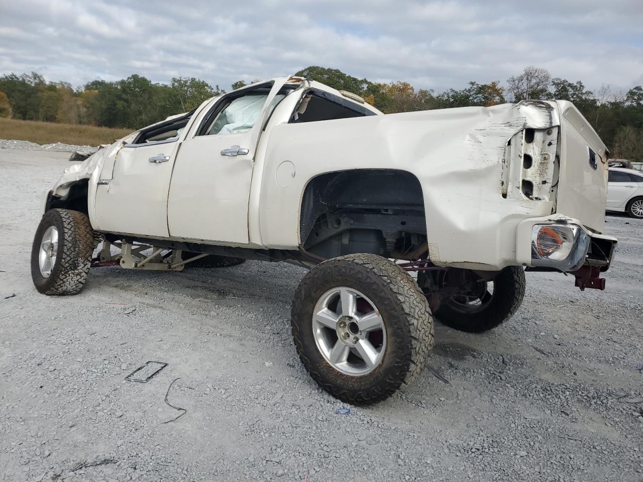 2011 Chevrolet Silverado - Image 2
