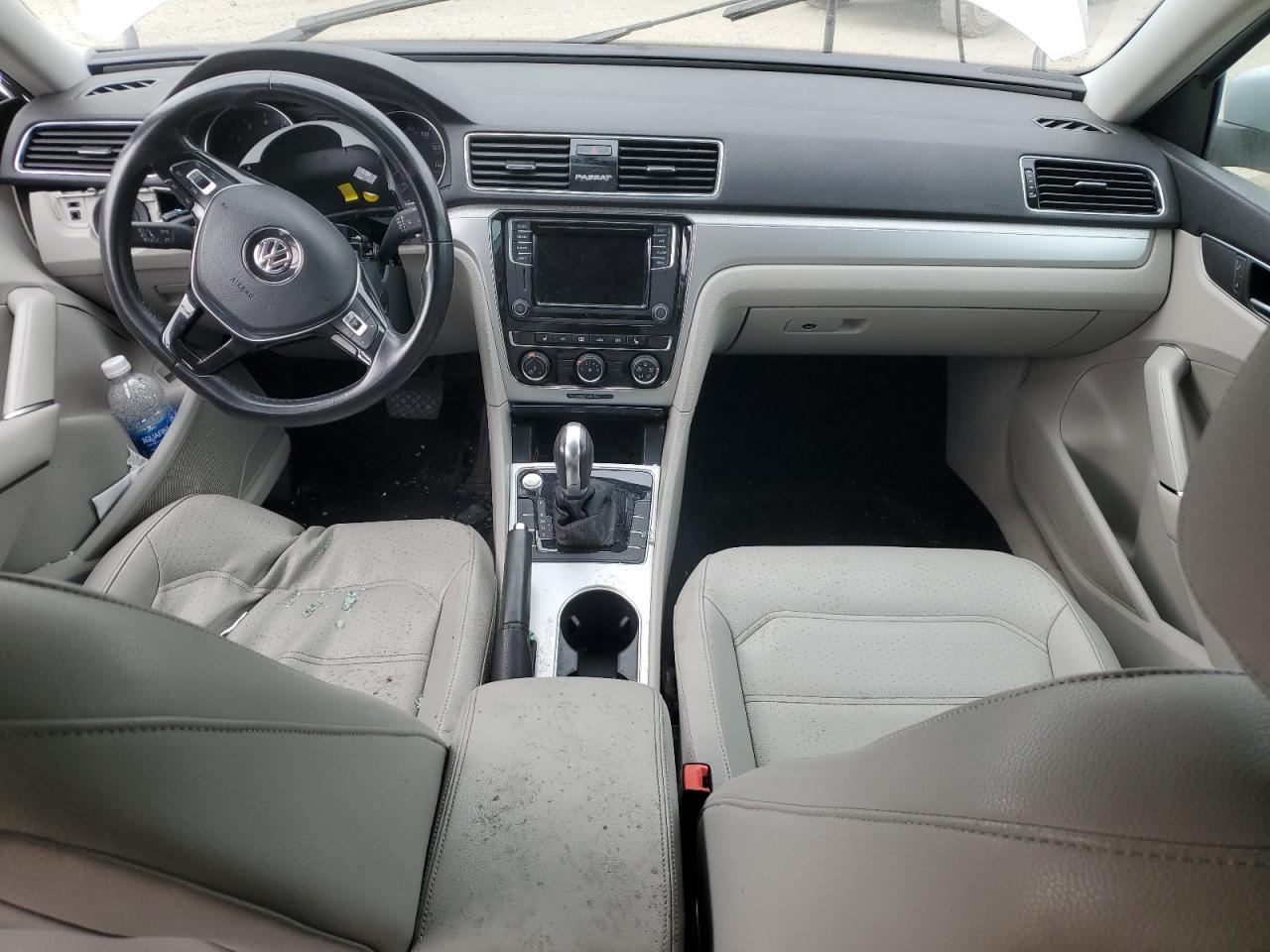 2019 Volkswagen Passat - Image 9