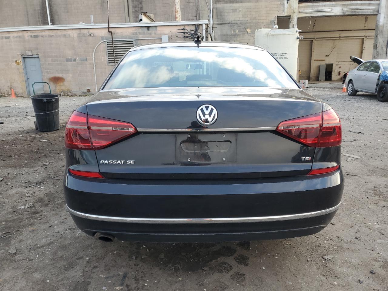 2018 Volkswagen Passat - Image 6