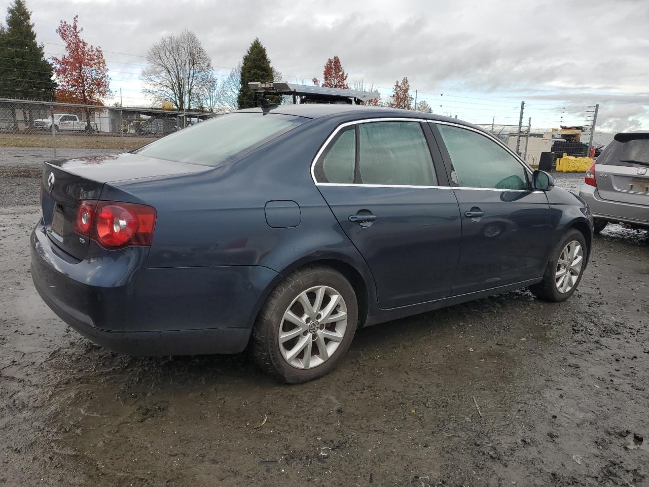 2010 Volkswagen Jetta - Image 3