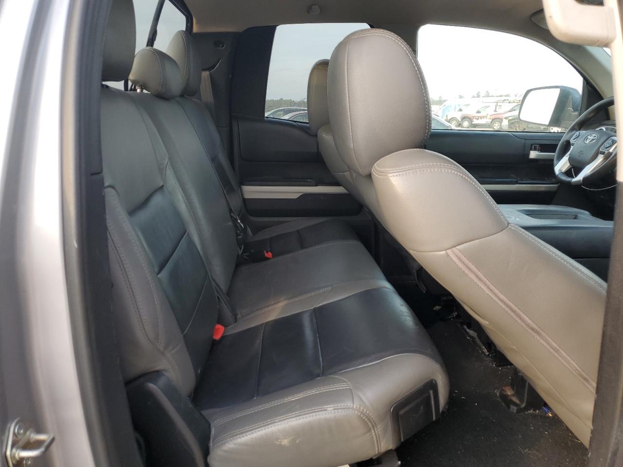 2015 Toyota Tundra - Image 10