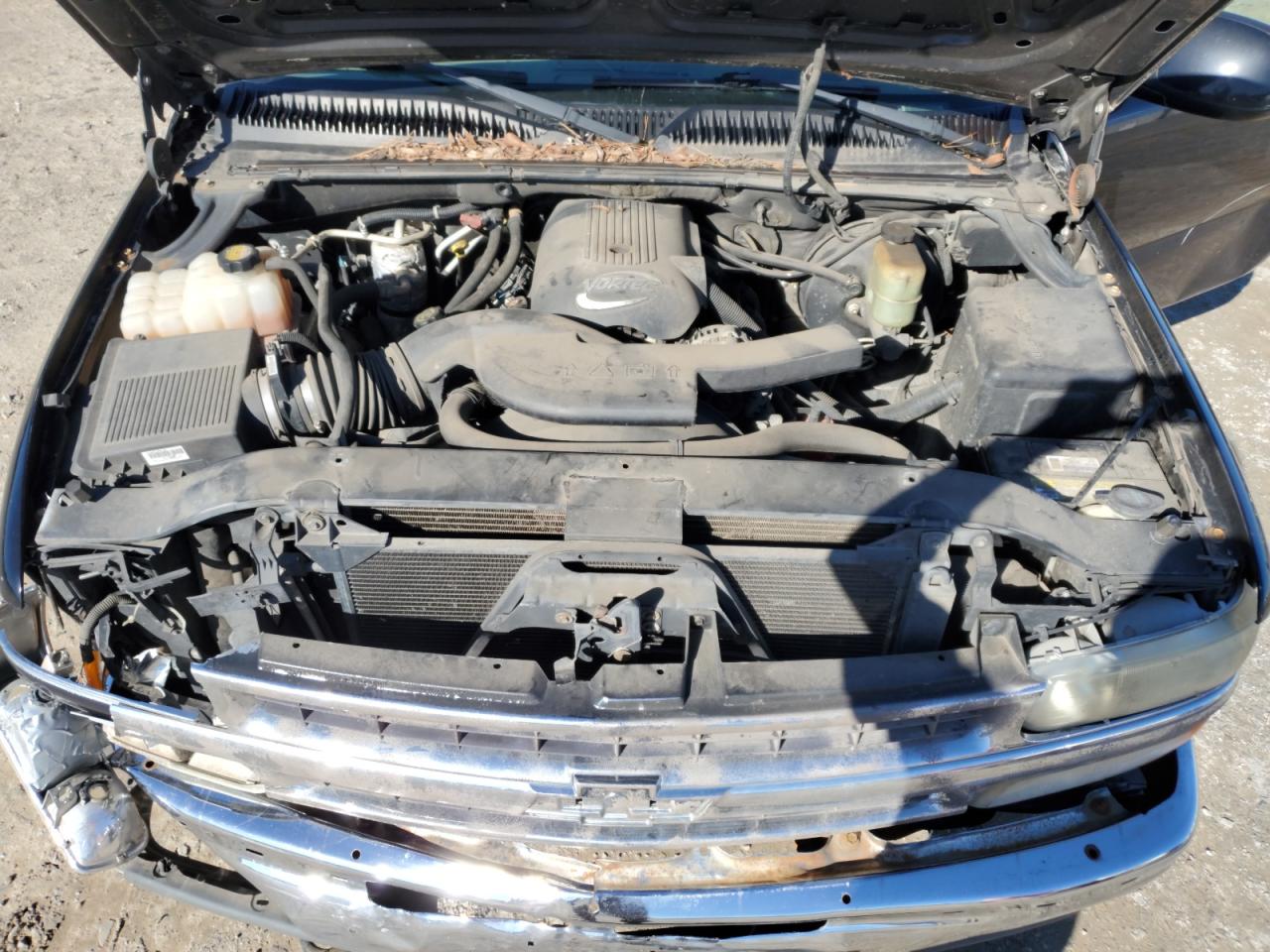2001 Chevrolet Suburban - Image 12