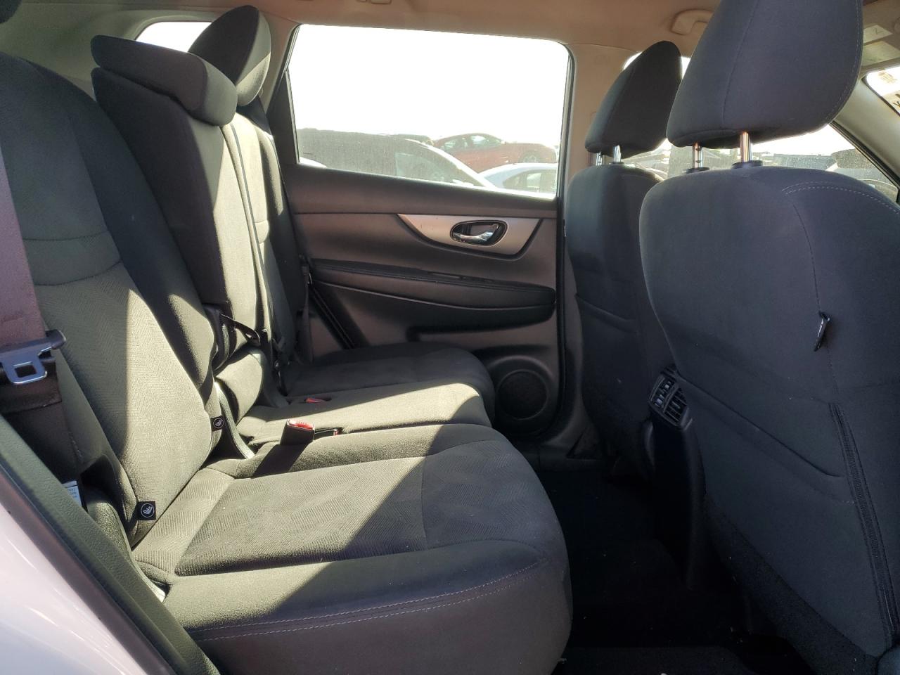 2016 Nissan Rogue - Image 11