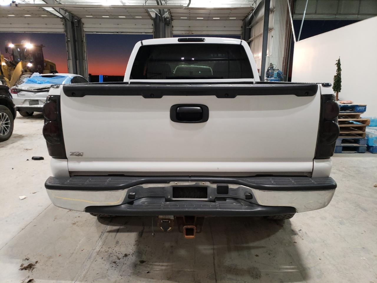 2004 Chevrolet Silverado - Image 6