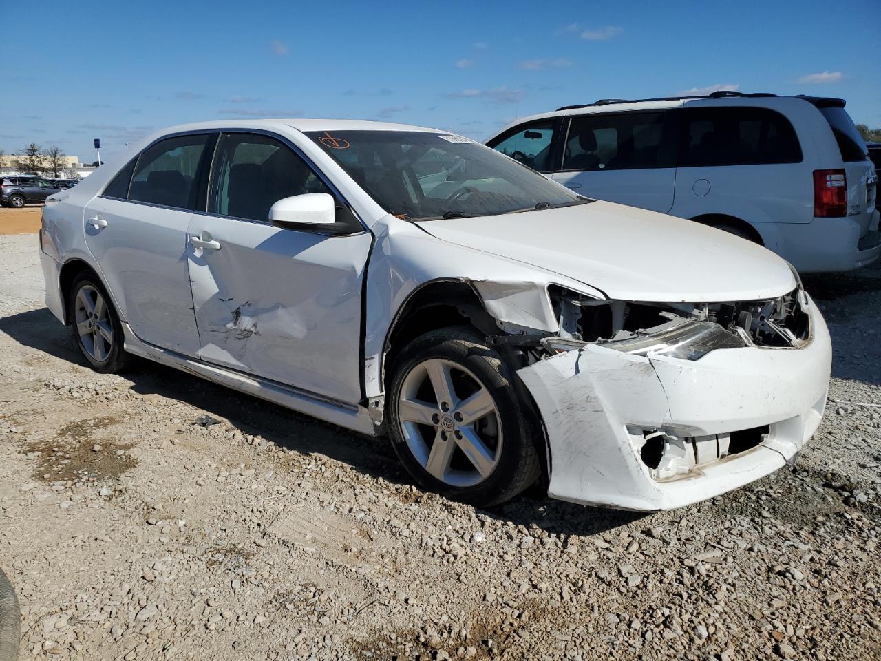 VIN 4T1BF1FK9EU359736 2014 TOYOTA CAMRY no.4