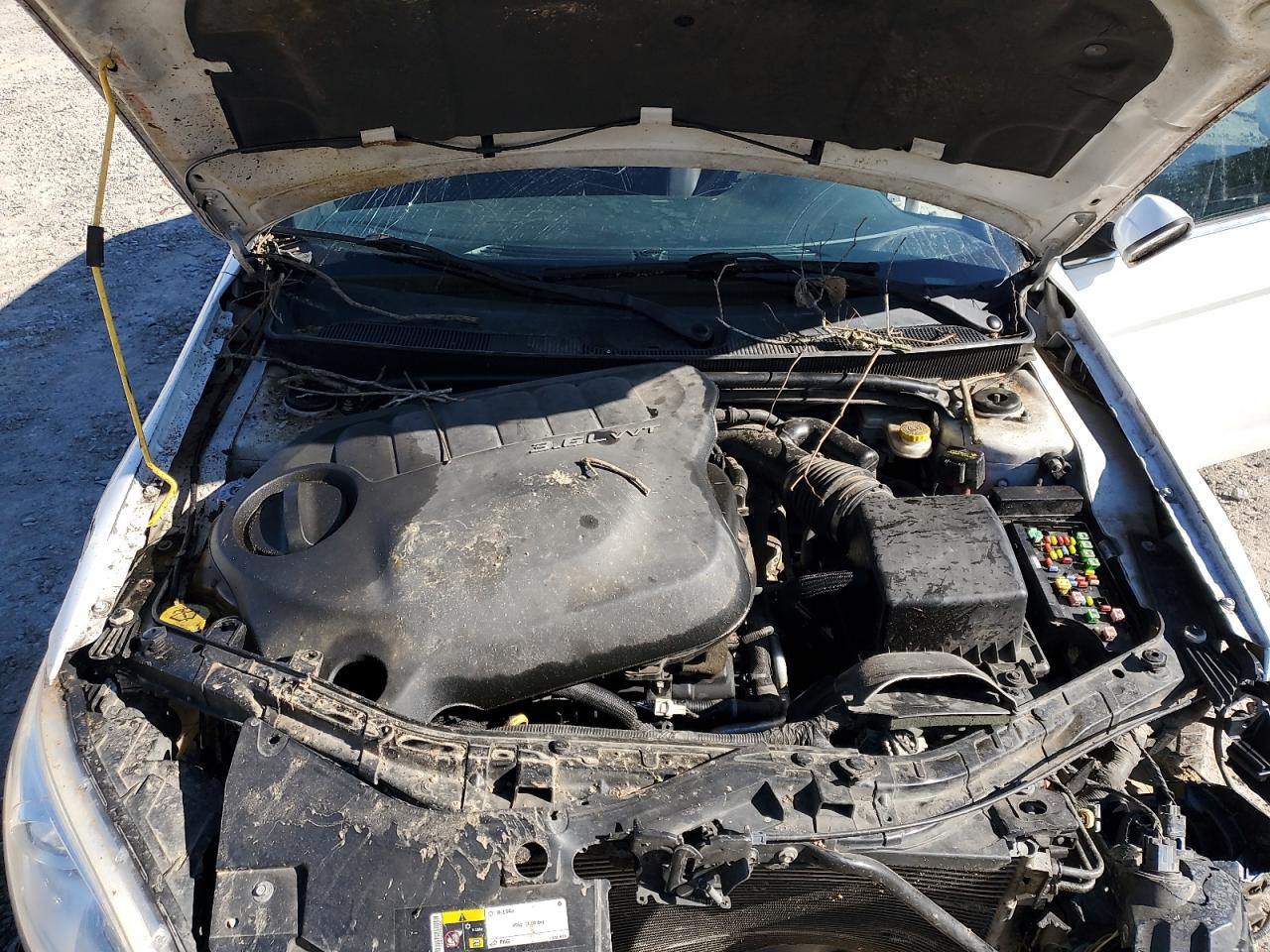 2013 Chrysler 200 - Image 12