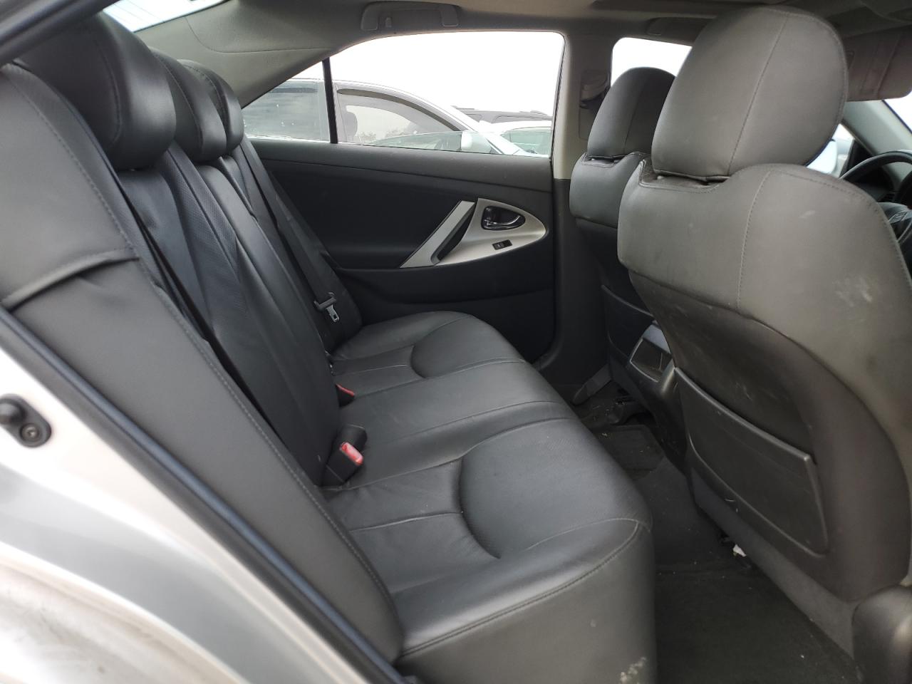 2011 Toyota Camry - Image 10