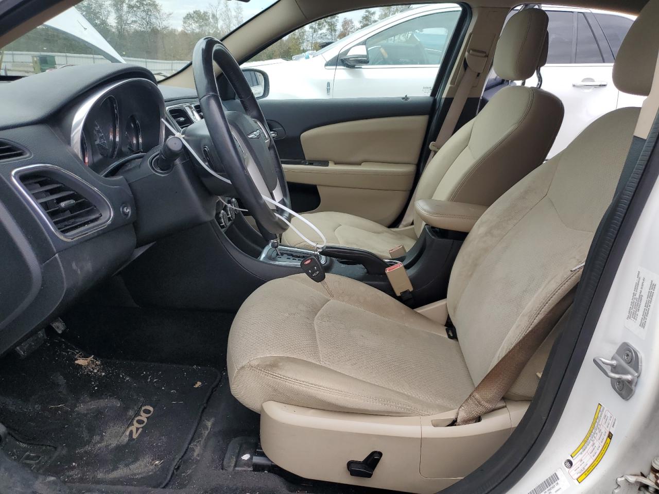 2013 Chrysler 200 - Image 8