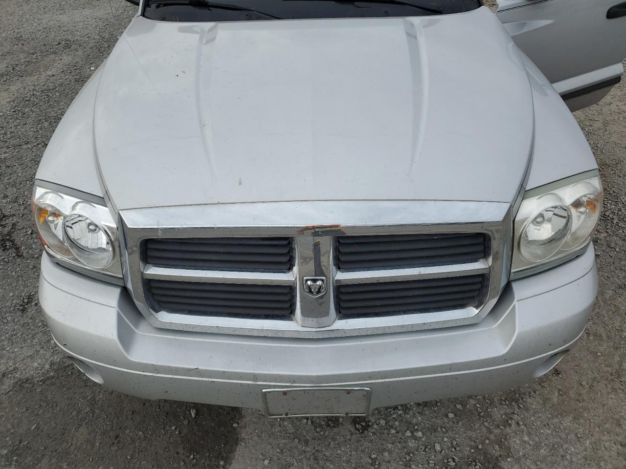 2005 Dodge Dakota - Image 11