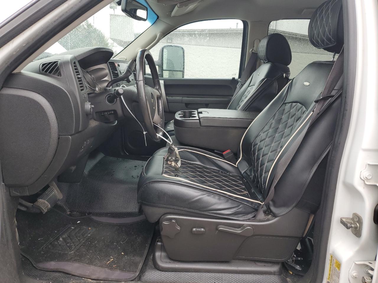 2011 Chevrolet Silverado - Image 7