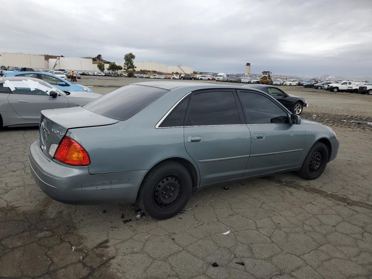 2002 Toyota Avalon - Image 3