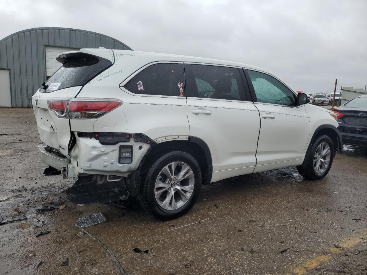 2016 Toyota Highlander - Image 3