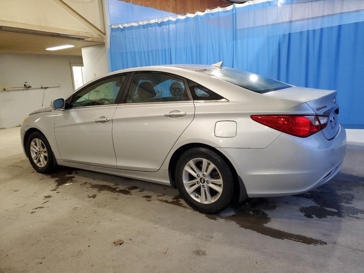 2013 Hyundai Sonata - Image 2