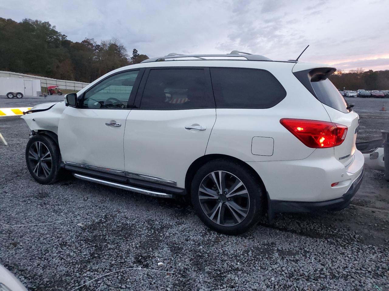 2018 Nissan Pathfinder - Image 2