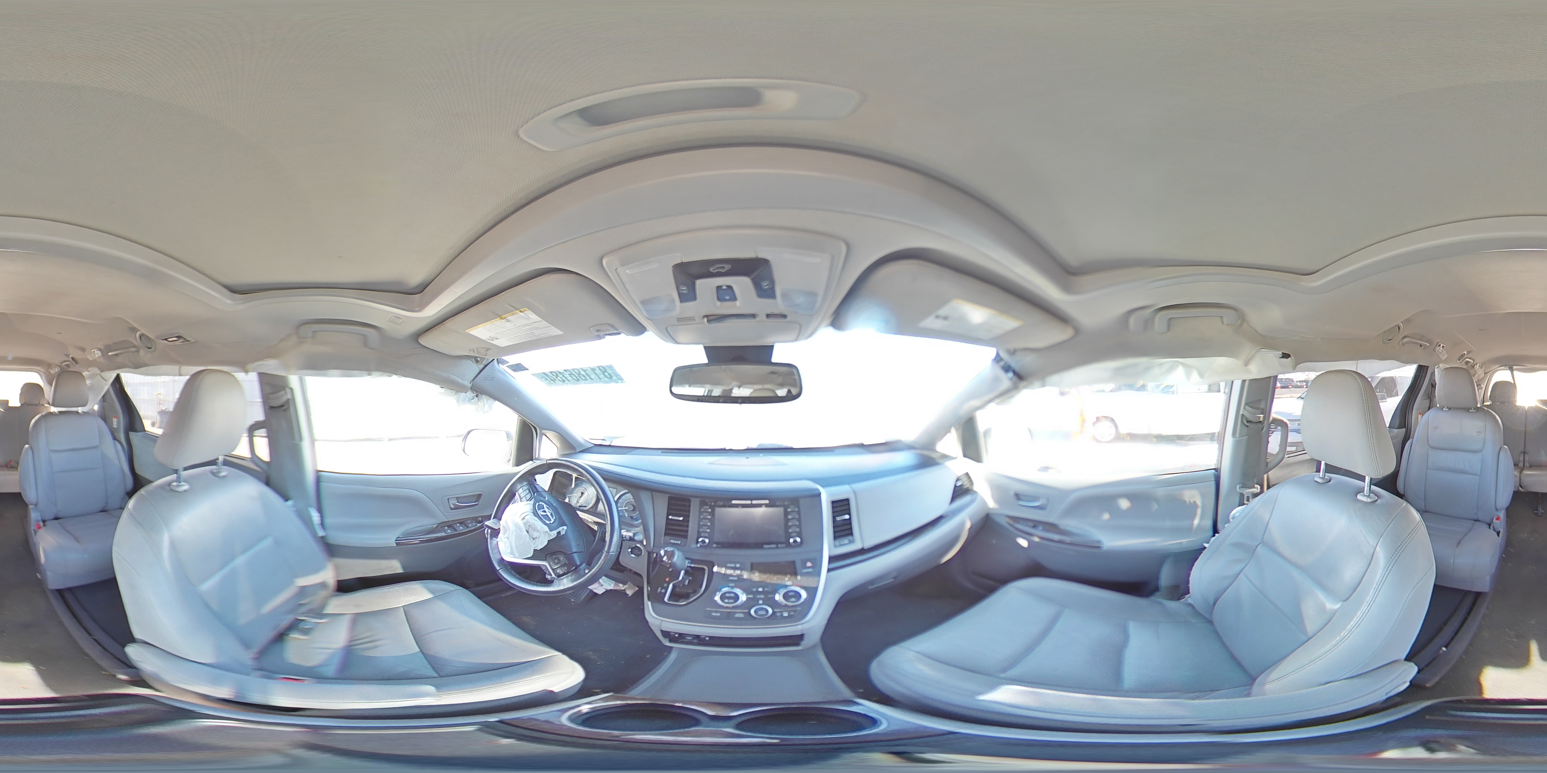 2020 Toyota Sienna - Image 13