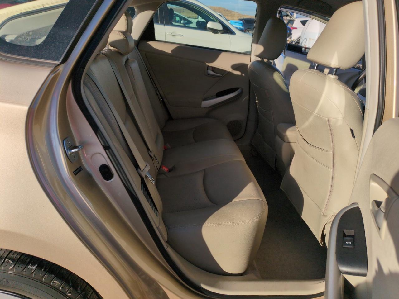 2011 Toyota Prius - Image 10