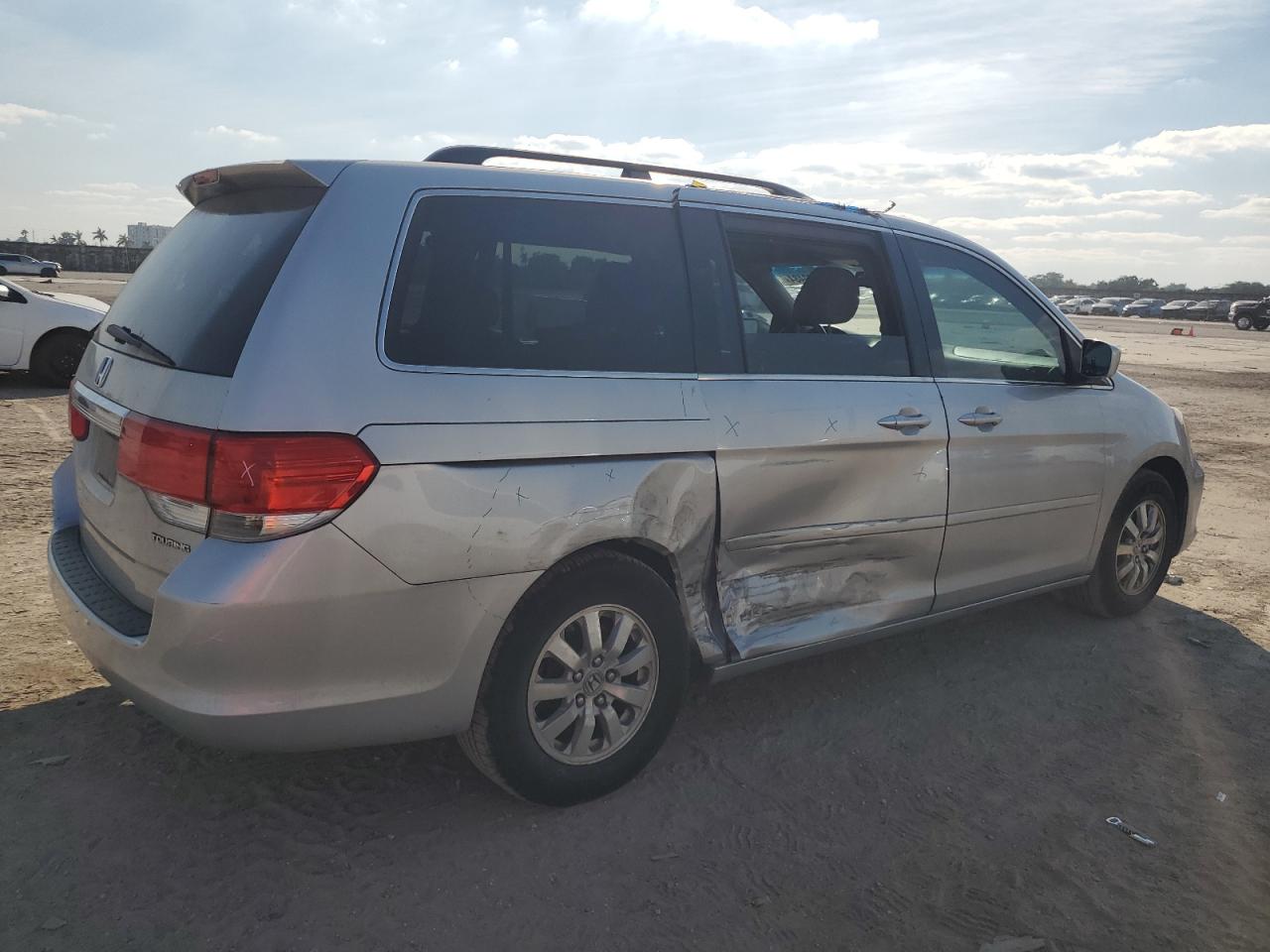 2010 Honda Odyssey - Image 3