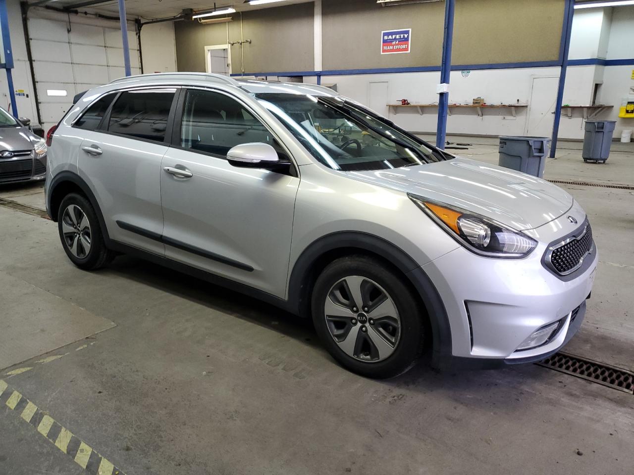 VIN KNDCC3LC0H5101873 2017 KIA NIRO no.4