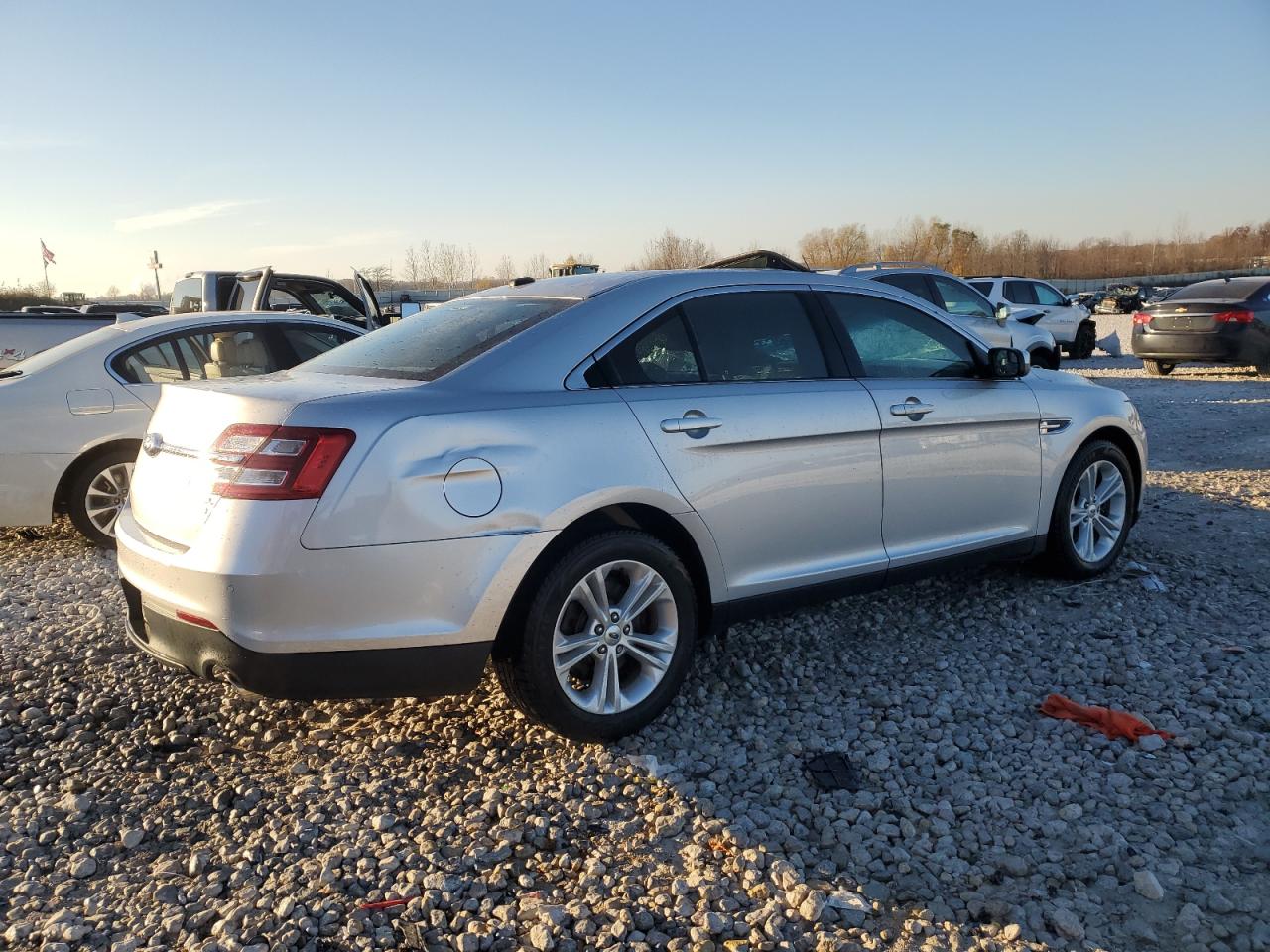 2015 Ford Taurus - Image 3